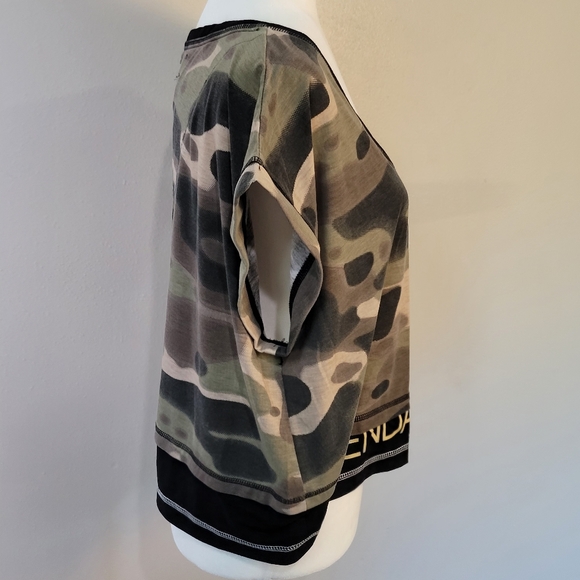 Kendall + Kylie NWOT Large Green Camo Double Layer Crop Tee - Picture 3 of 9